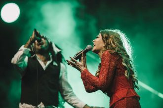 سميرة سعيد وشارموفرز على شاطئ بلوبلو السخنة